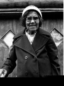 Last of the traditional Chilkat weavers Jennie Thlunaut, Klukwan, AK 1985 -- photo by Larry McNeil